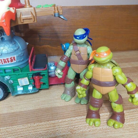 Teenage Mutant Ninja Turtles Pizza Thrower Bike + 4 Turtles - Picture 3 of 16